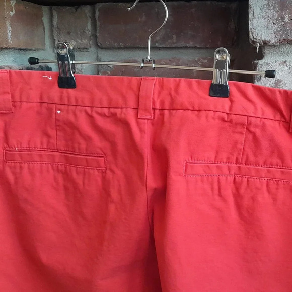 Khakis by Gap Boyfriend Roll-Up Shorts NWOT - Picture 4 of 5